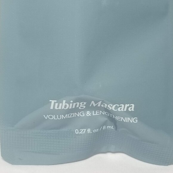 Persona Cosmetics -Volumizing Tubing Mascara in Black - Picture 3 of 7